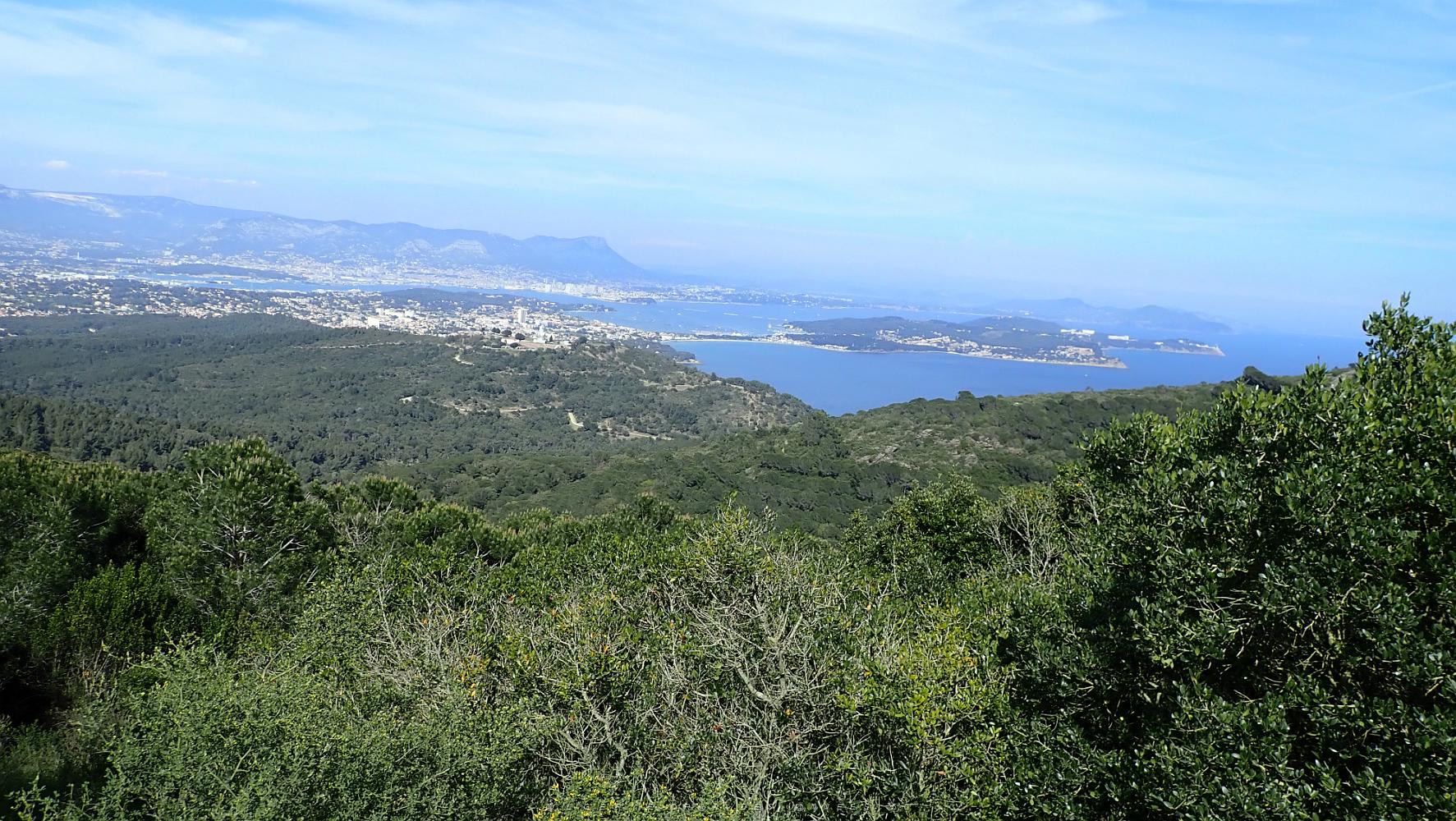 14  Au Loin Toulon.JPG